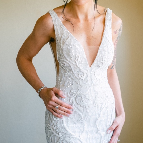 Wedding Dress and veil - Picture 5 of 8